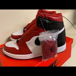 Jordan 1 Retro High Satin Snake Chicago (W)